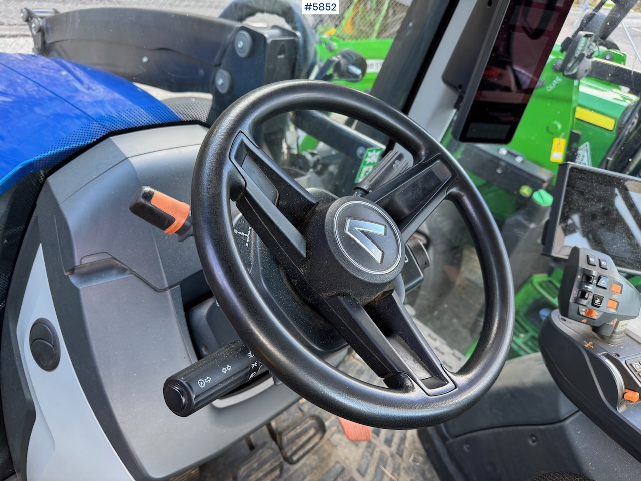 Traktor 2022 Valtra N175 w/ front loader.: bild 20