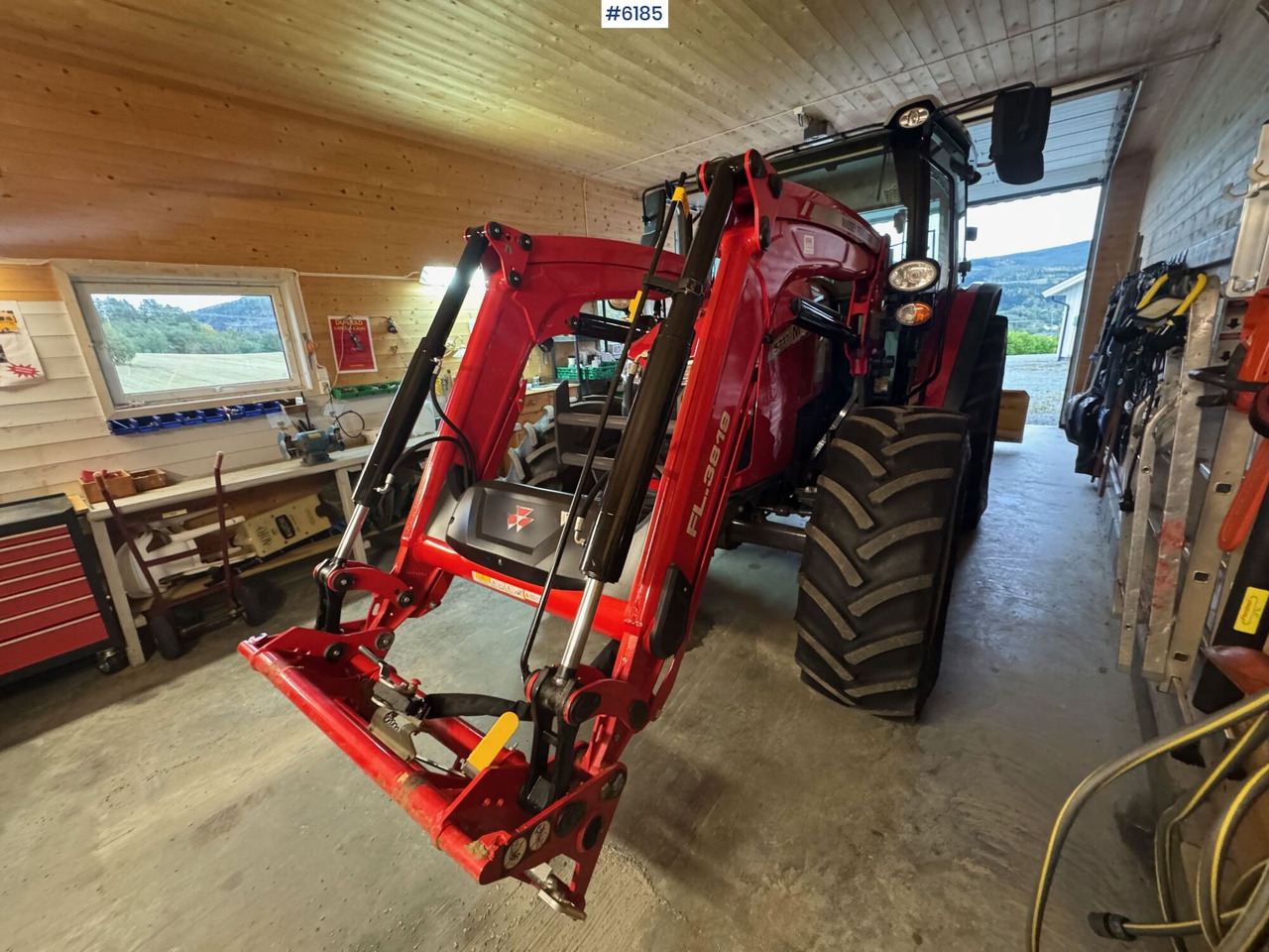 2023 Massey Ferguson 5711M Dyna w/ loader with 3rd function. Only 115 hours! - Traktor: bild 4 2023 Massey Ferguson 5711M Dyna w/ loader with 3rd function. Only 115 hours! - Traktor: bild 4