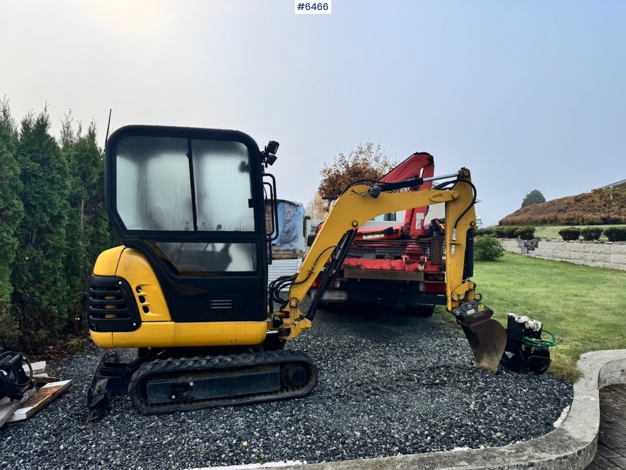 Approx. 2004 CAT 301.8 Mini excavator w/ 4 buckets and grapple. - Minigrävmaskin: bild 2 Approx. 2004 CAT 301.8 Mini excavator w/ 4 buckets and grapple. - Minigrävmaskin: bild 2