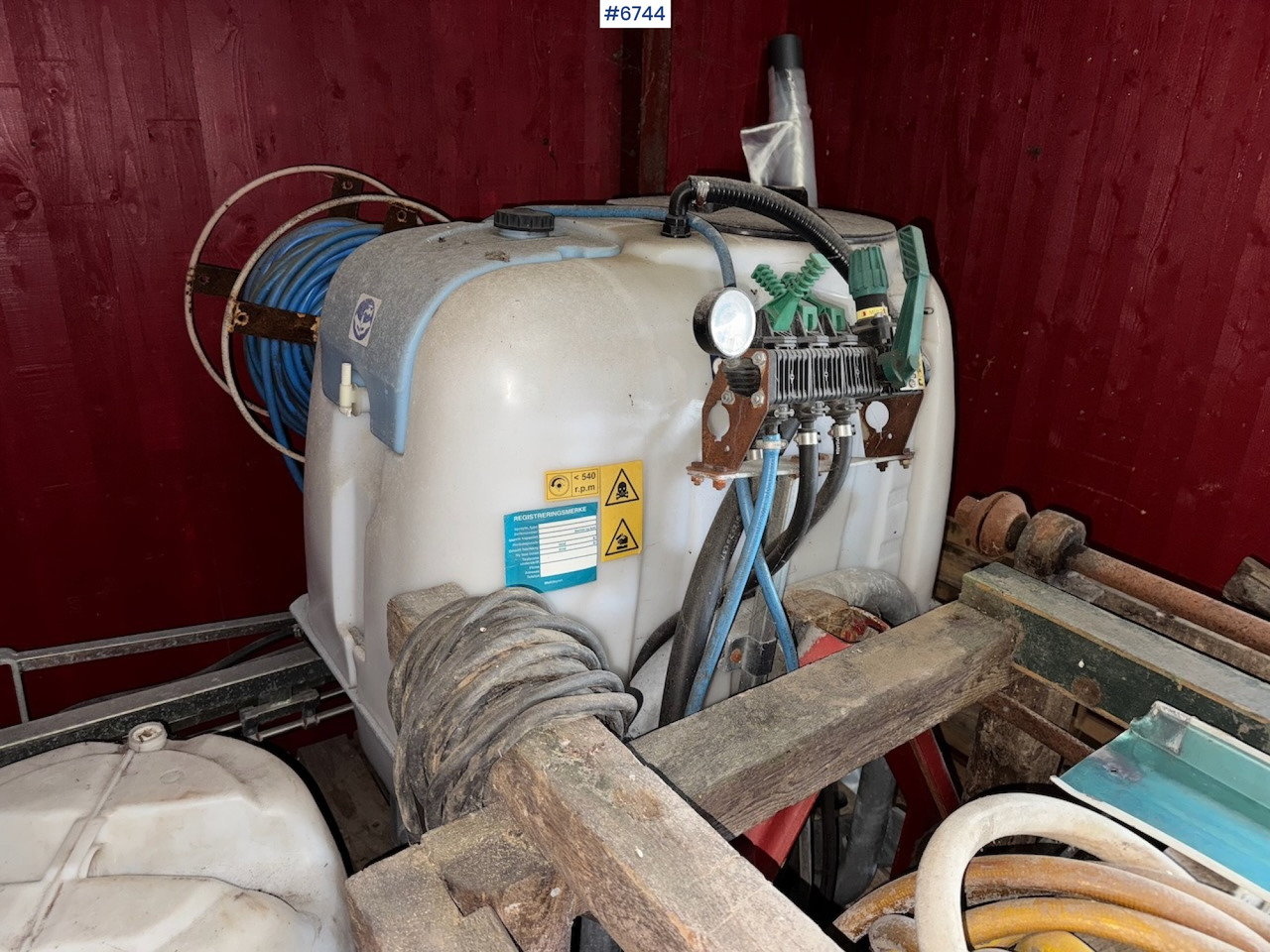 Field sprayer 8 meters - Spruta: bild 1 Field sprayer 8 meters - Spruta: bild 1