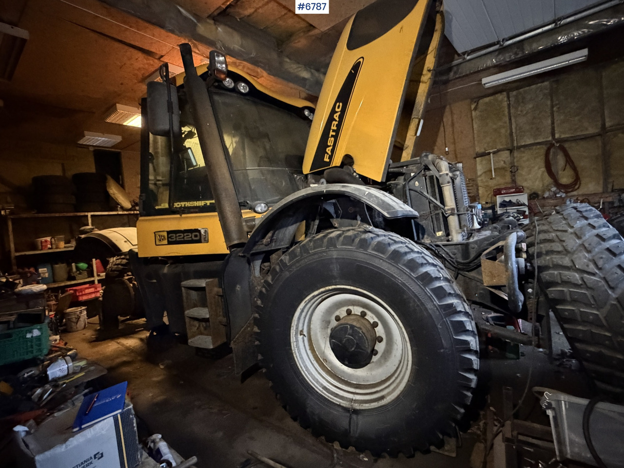 JCB Fastrac 3220 – Repair object with extra equipment - Traktor: bild 2 JCB Fastrac 3220 – Repair object with extra equipment - Traktor: bild 2