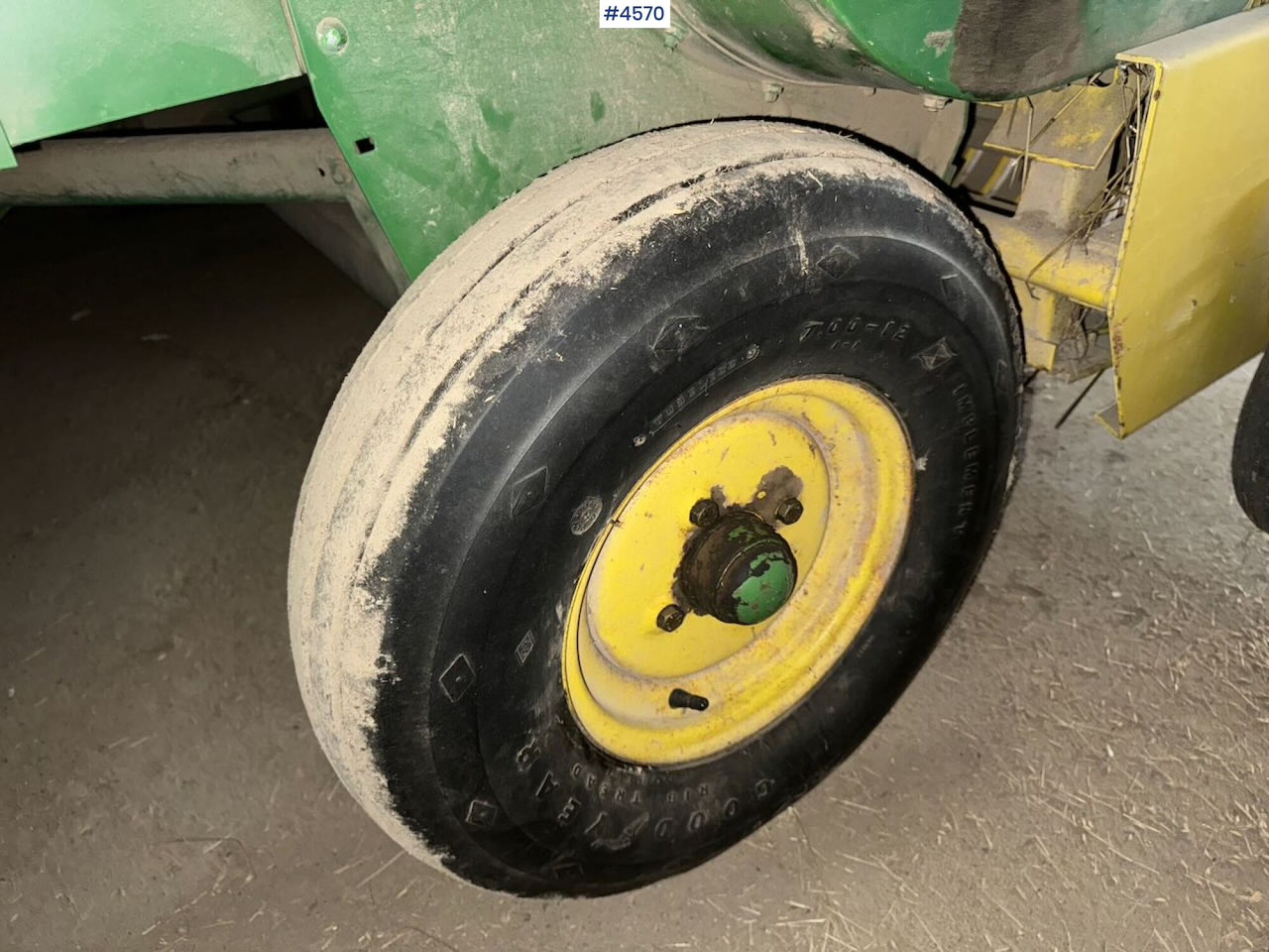 Utrustning för vallskörd John Deere 332A Square baler: bild 15