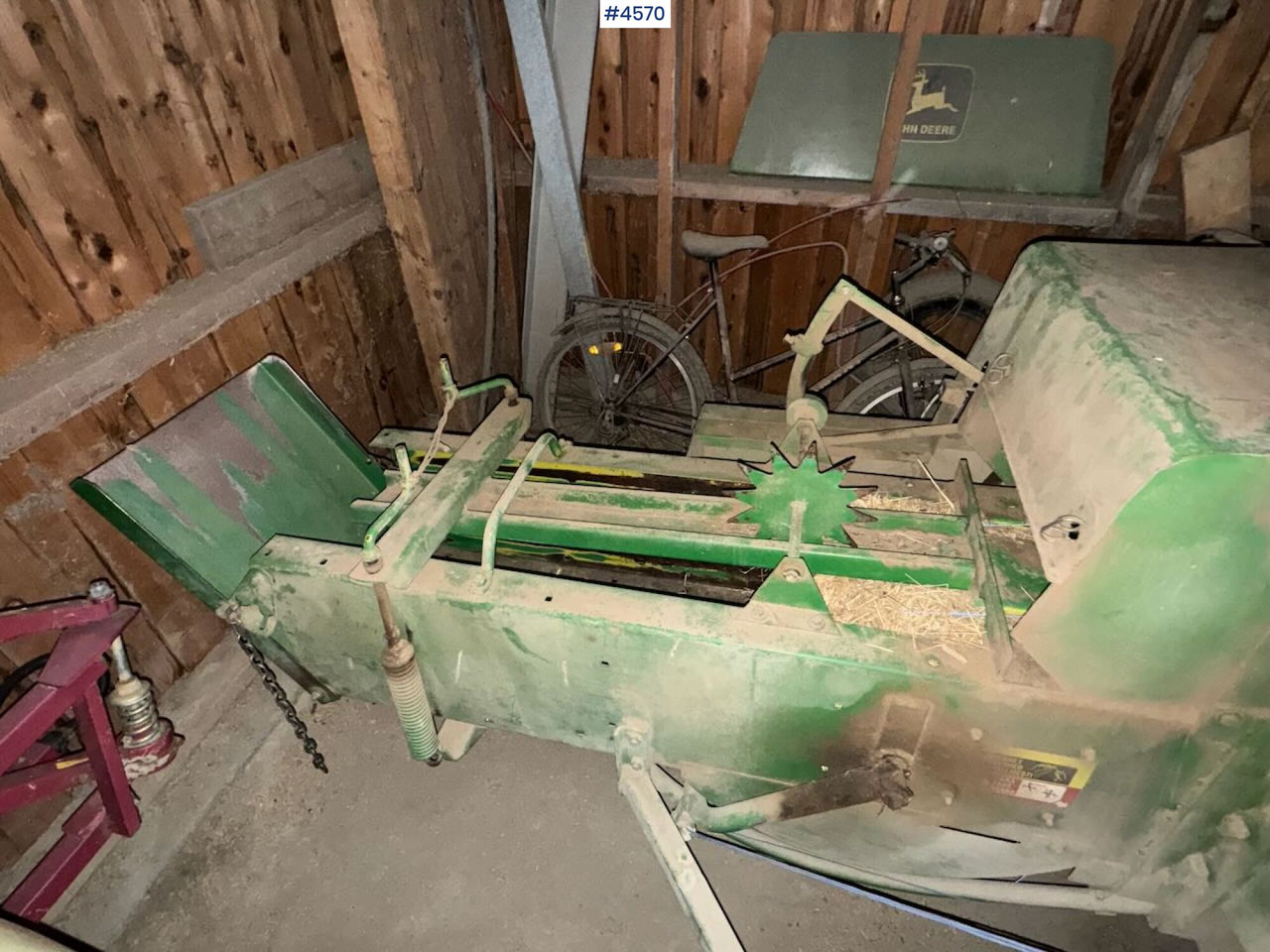 Utrustning för vallskörd John Deere 332A Square baler: bild 8