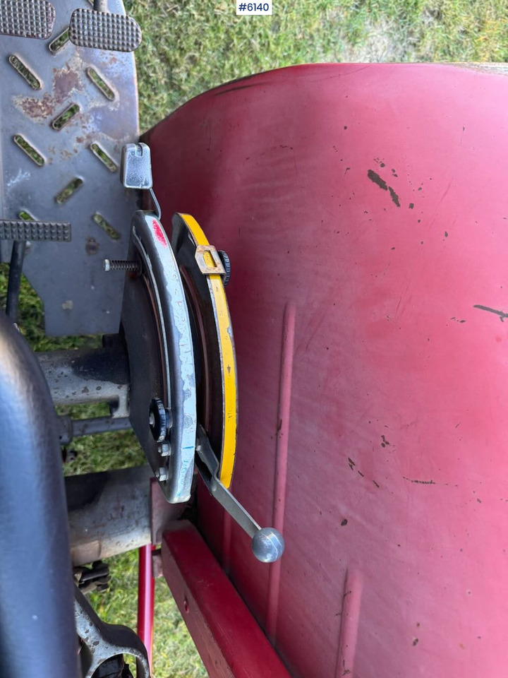 Traktor Massey Ferguson 133: bild 12