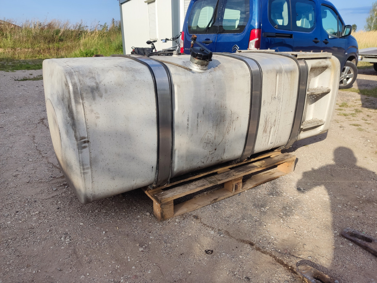 MAN TGA TGX fuel tank 910L - Bränsletank: bild 1 MAN TGA TGX fuel tank 910L - Bränsletank: bild 1