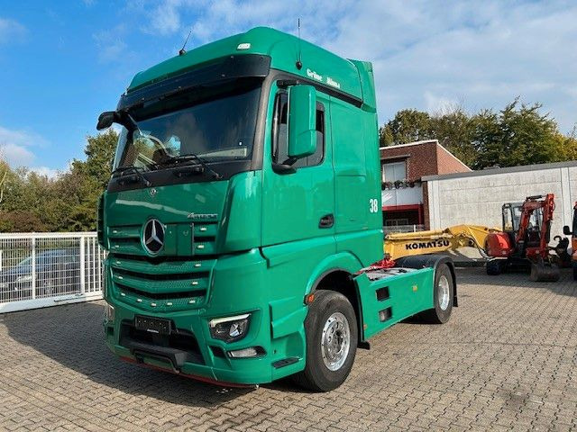 Mercedes-Benz 1851 Actros SZM mit Kipper-Pumpe 4x2 - Dragbil: bild 2 Mercedes-Benz 1851 Actros SZM mit Kipper-Pumpe 4x2 - Dragbil: bild 2