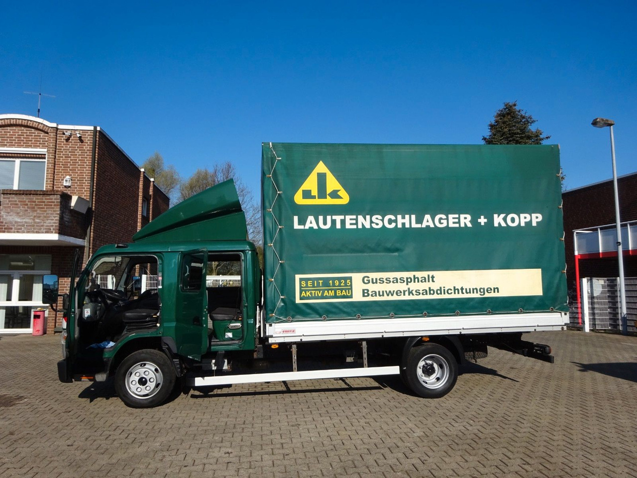 FUSO 7C180D Canter mit Doppelkabine 4x2 - Transportbil med kapell, Dubbelhytt transportbil: bild 4 FUSO 7C180D Canter mit Doppelkabine 4x2 - Transportbil med kapell, Dubbelhytt transportbil: bild 4