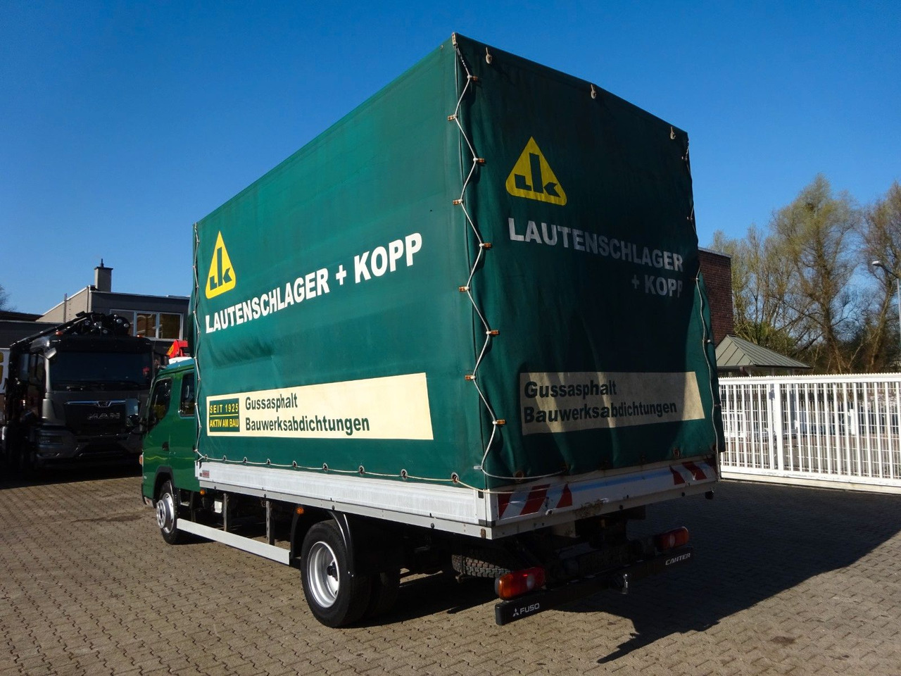FUSO 7C180D Canter mit Doppelkabine 4x2 - Transportbil med kapell, Dubbelhytt transportbil: bild 5 FUSO 7C180D Canter mit Doppelkabine 4x2 - Transportbil med kapell, Dubbelhytt transportbil: bild 5