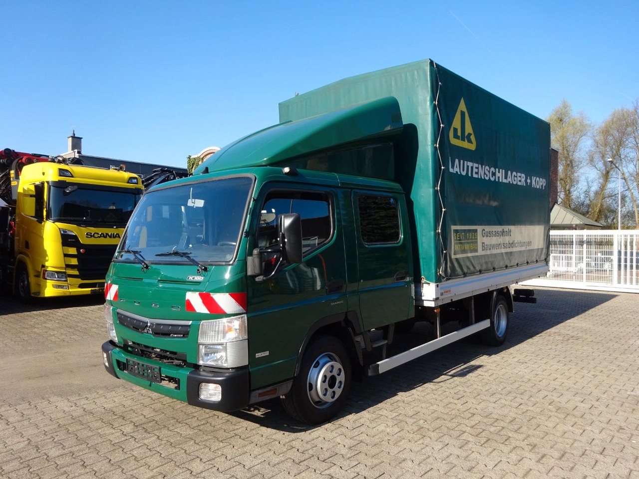 FUSO 7C180D Canter mit Doppelkabine 4x2 - Transportbil med kapell, Dubbelhytt transportbil: bild 2 FUSO 7C180D Canter mit Doppelkabine 4x2 - Transportbil med kapell, Dubbelhytt transportbil: bild 2