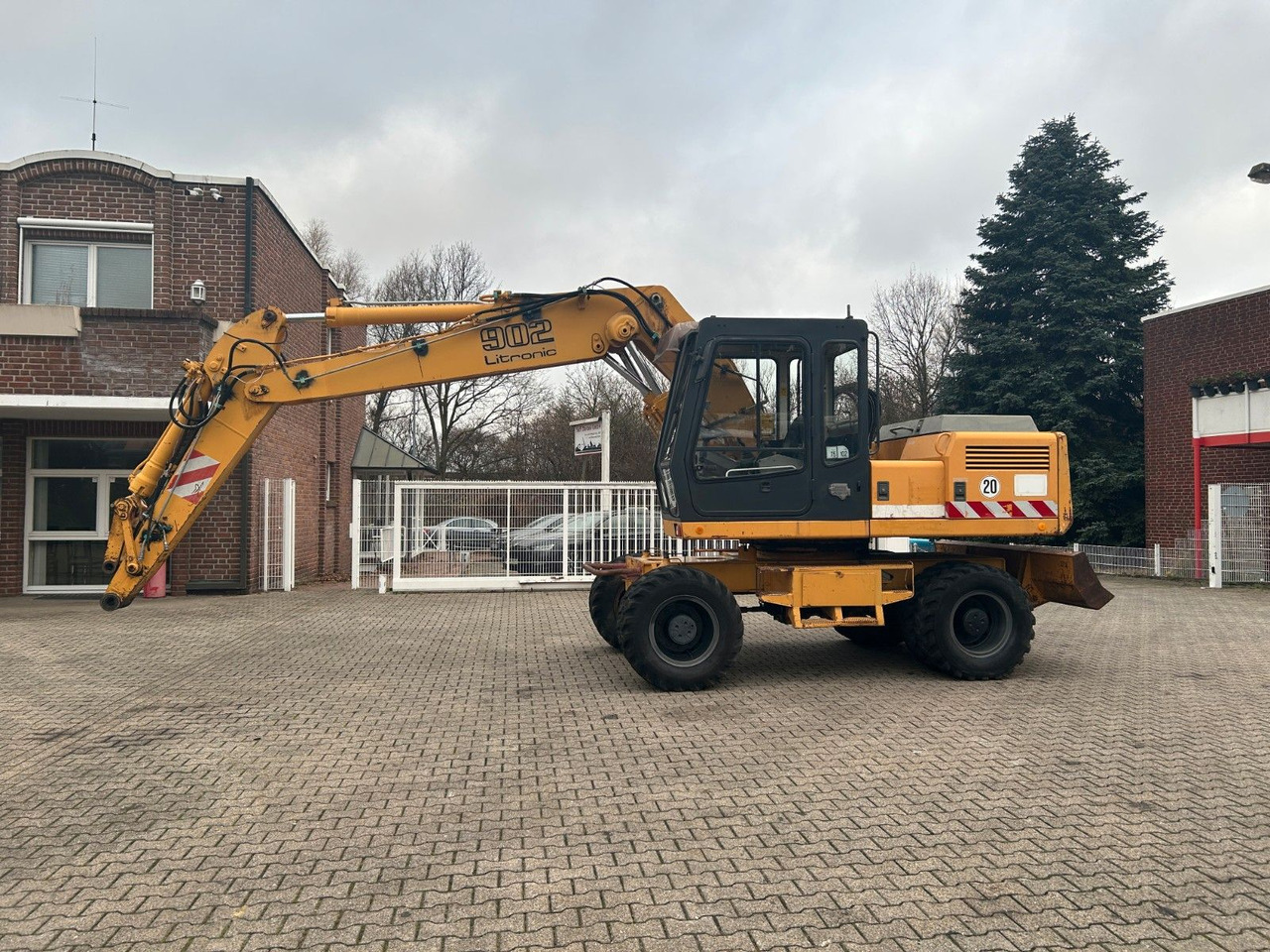 Liebherr 902 Litronic - Grävmaskin på däck: bild 2 Liebherr 902 Litronic - Grävmaskin på däck: bild 2