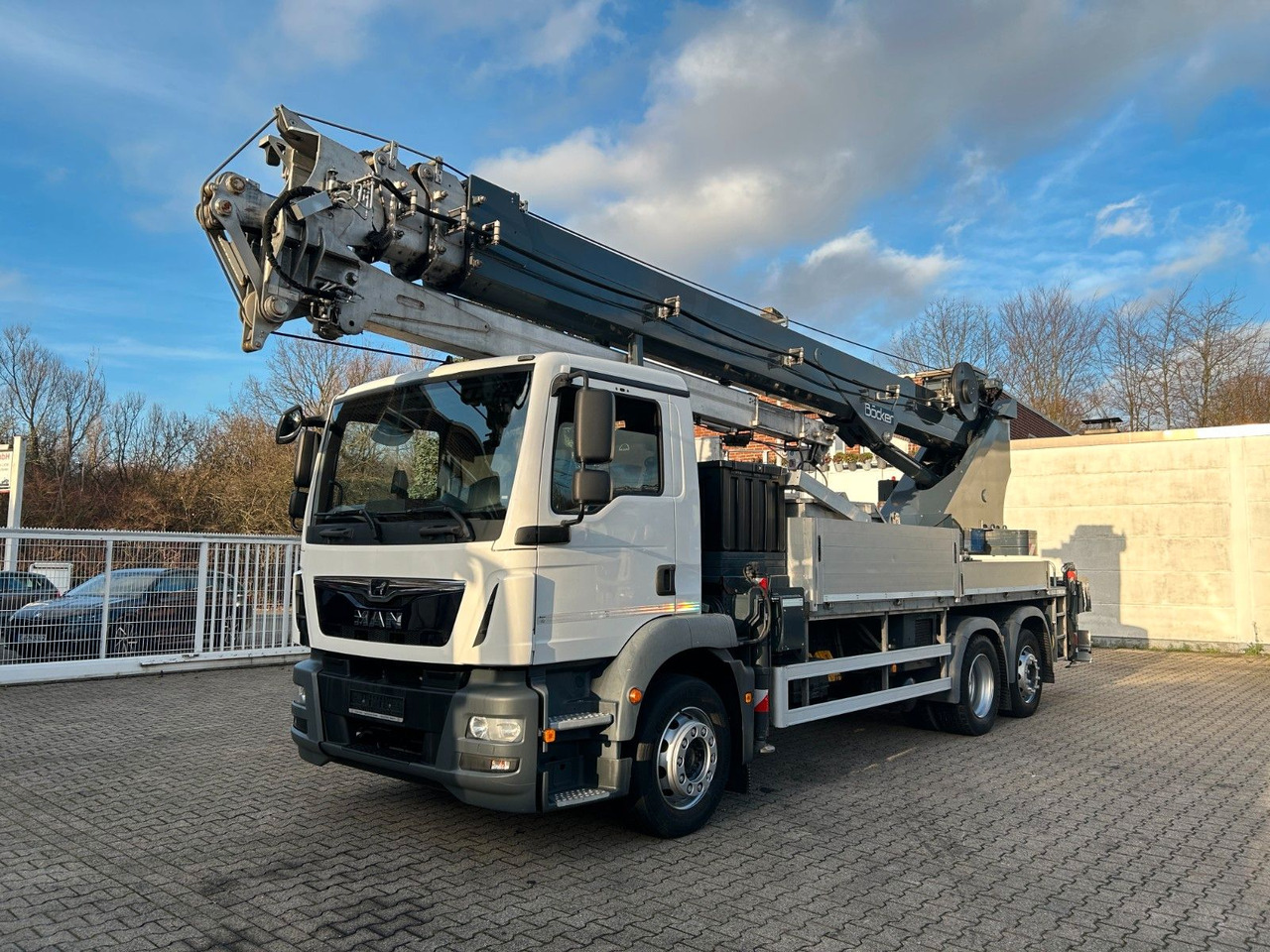 MAN 26.320+Böcker Dachdeckerkran AK46/6000+Seilwinde - Kranbil: bild 2 MAN 26.320+Böcker Dachdeckerkran AK46/6000+Seilwinde - Kranbil: bild 2