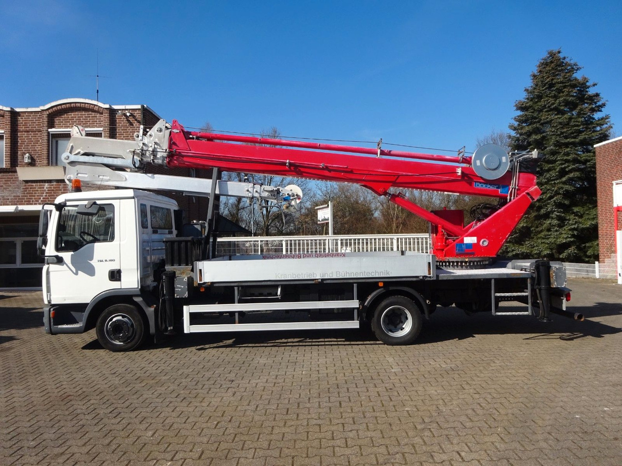 MAN 8.180 TGL + Böcker AK 32 Meter Dachdeckerkran - Kranbil: bild 2 MAN 8.180 TGL + Böcker AK 32 Meter Dachdeckerkran - Kranbil: bild 2