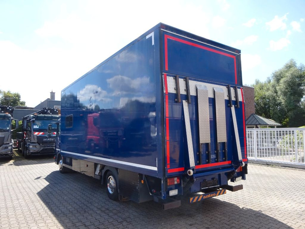 MAN 8.220 Koffer mit LBW als Wohnmobil ausgebaut 4x2 MAN 8.220 Koffer mit LBW als Wohnmobil ausgebaut 4x2 - Lastbil med skåp: bild 4 MAN 8.220 Koffer mit LBW als Wohnmobil ausgebaut 4x2 MAN 8.220 Koffer mit LBW als Wohnmobil ausgebaut 4x2 - Lastbil med skåp: bild 4