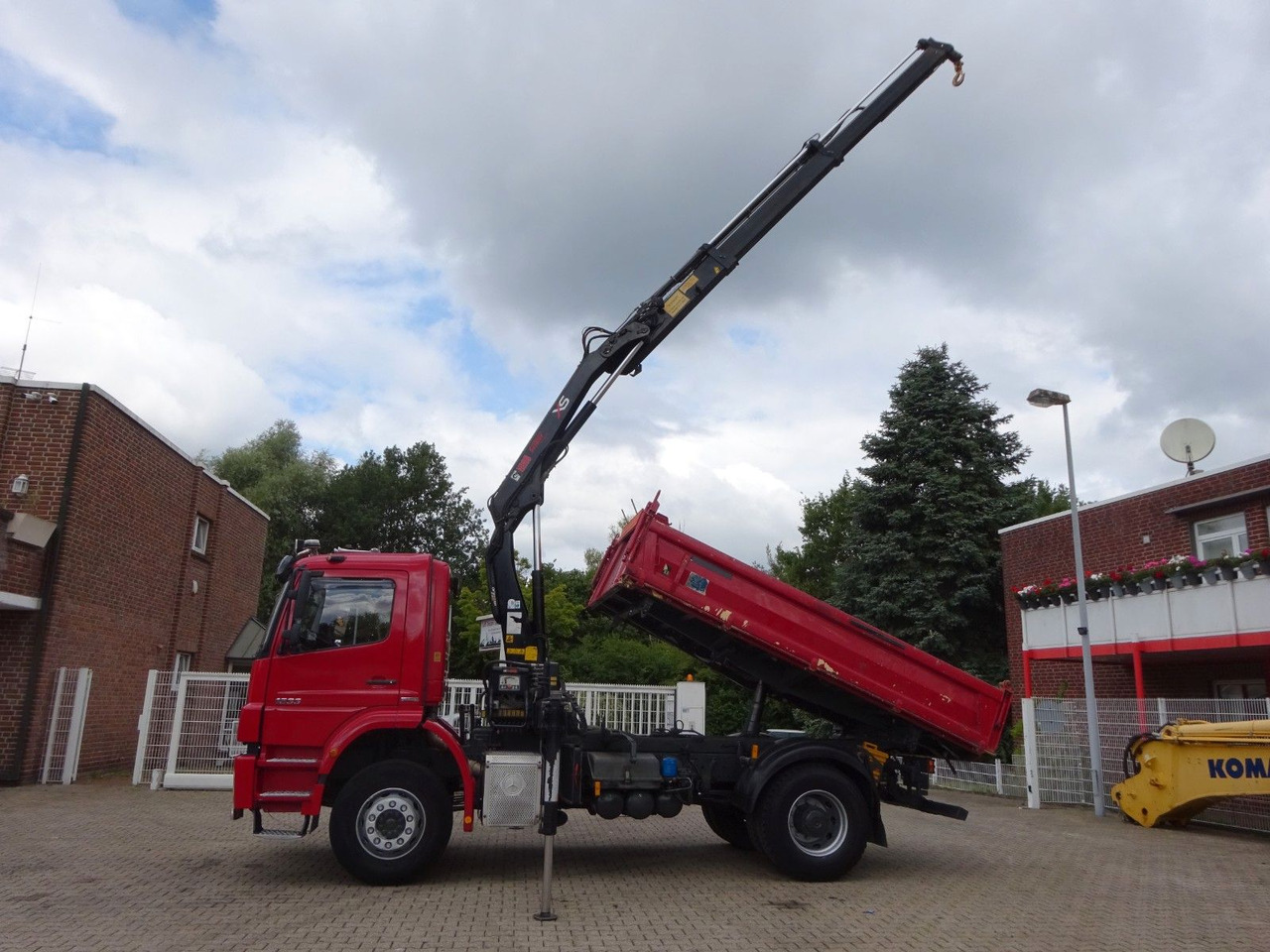 Mercedes-Benz 1833 Axor Meiller 3Skipper +HIAB 111 HIDUO +Funk - Tippbil lastbil, Kranbil: bild 1 Mercedes-Benz 1833 Axor Meiller 3Skipper +HIAB 111 HIDUO +Funk - Tippbil lastbil, Kranbil: bild 1