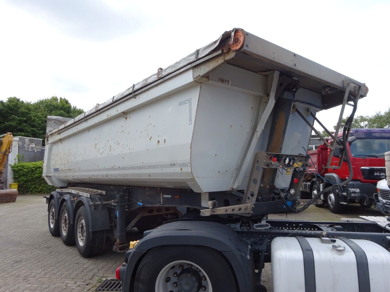 Schmitz Cargobull SGF S3 Kipp Auflieger Mulde mit 3 Achsen - Tippbil semitrailer: bild 2 Schmitz Cargobull SGF S3 Kipp Auflieger Mulde mit 3 Achsen - Tippbil semitrailer: bild 2