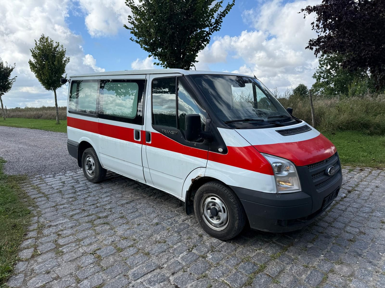 Ford Transit Kombi FT 300 K *1 600 € netto - Persontransport: bild 1 Ford Transit Kombi FT 300 K *1 600 € netto - Persontransport: bild 1