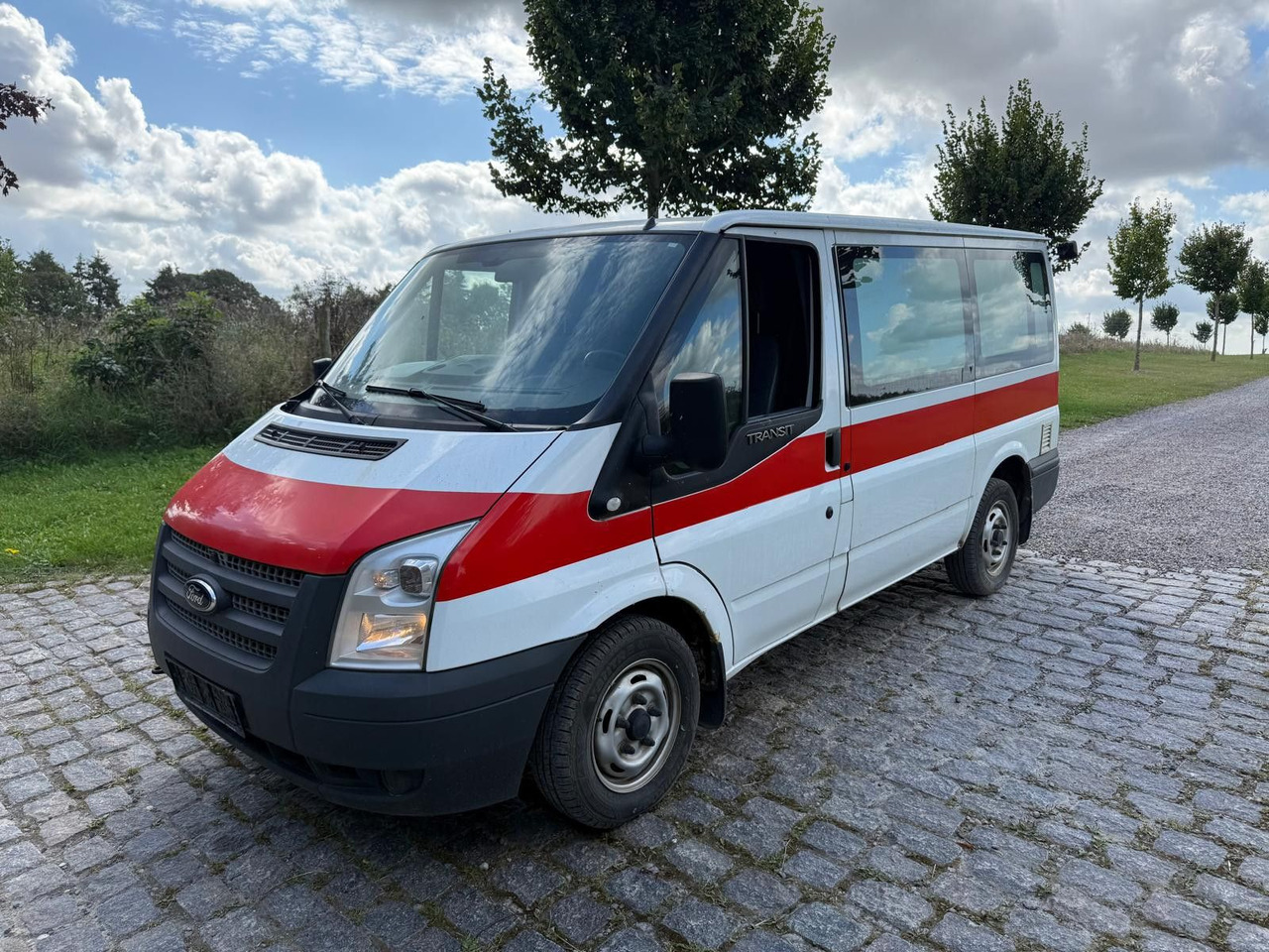 Ford Transit Kombi FT 300 K *1 600 € netto - Persontransport: bild 2 Ford Transit Kombi FT 300 K *1 600 € netto - Persontransport: bild 2