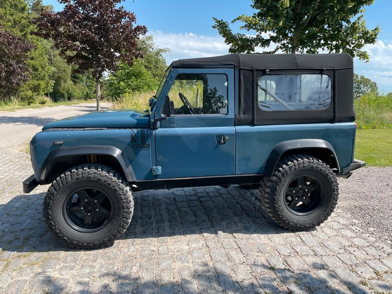 Land Rover LR Defender 90 Soft Top V8 Automatic 60000 brutt Land Rover LR Defender 90 SoftTop V8 Automatic - Pickup: bild 2 Land Rover LR Defender 90 Soft Top V8 Automatic 60000 brutt Land Rover LR Defender 90 SoftTop V8 Automatic - Pickup: bild 2