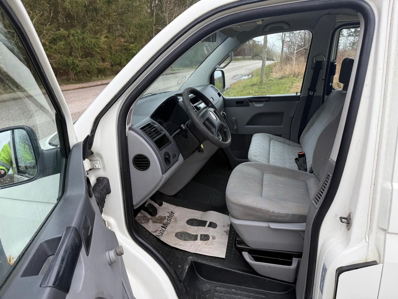 Leasa  Volkswagen T5 Transporter 1.9 TDI *9 Sitze *RESERVED RO Volkswagen T5 Transporter 1.9 TDI *9 Sitze *RESERVED RO: bild 13 Leasa  Volkswagen T5 Transporter 1.9 TDI *9 Sitze *RESERVED RO Volkswagen T5 Transporter 1.9 TDI *9 Sitze *RESERVED RO: bild 13