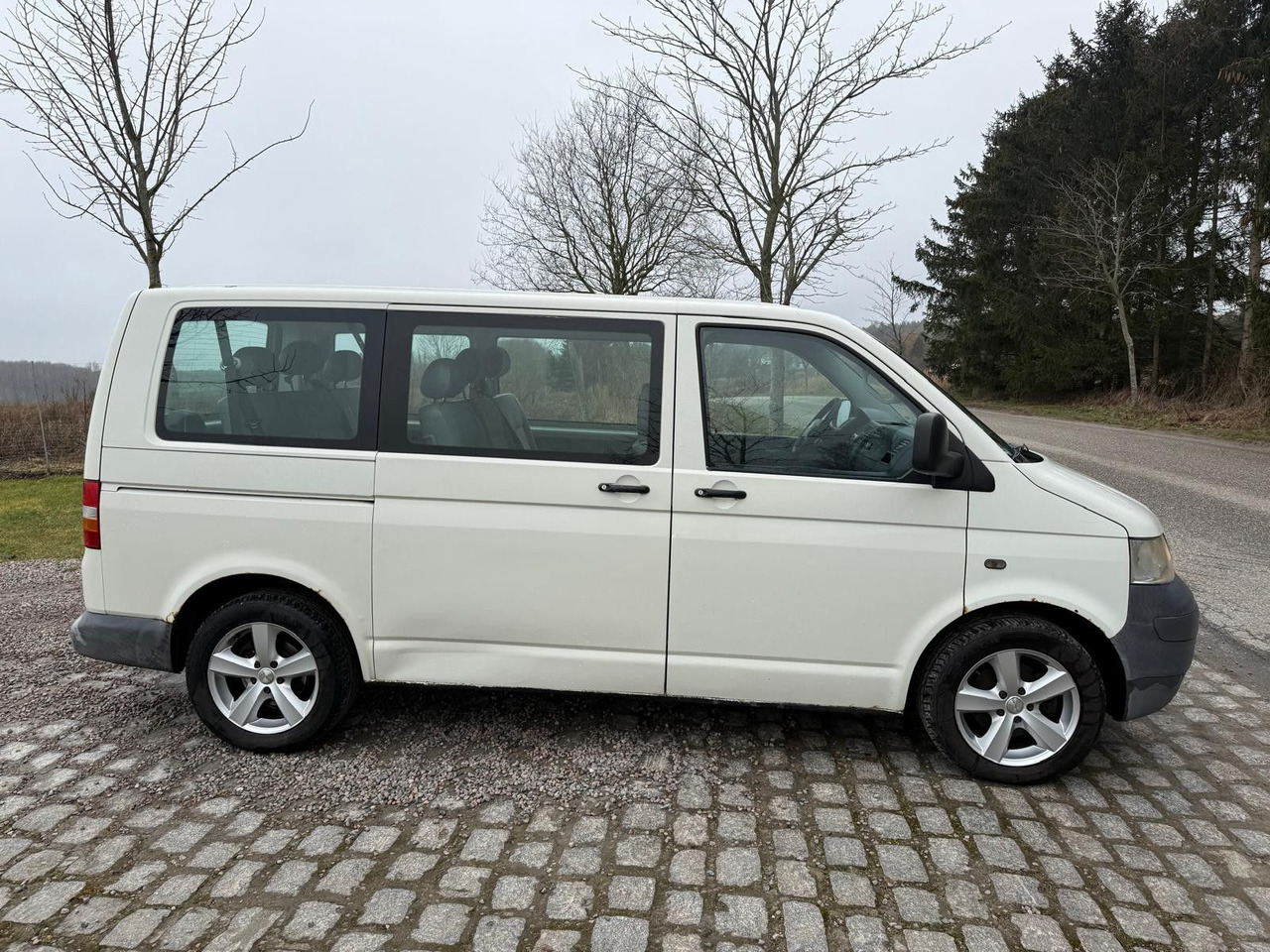 Volkswagen T5 Transporter 1.9 TDI *9 Sitze *RESERVED RO - Persontransport: bild 5 Volkswagen T5 Transporter 1.9 TDI *9 Sitze *RESERVED RO - Persontransport: bild 5