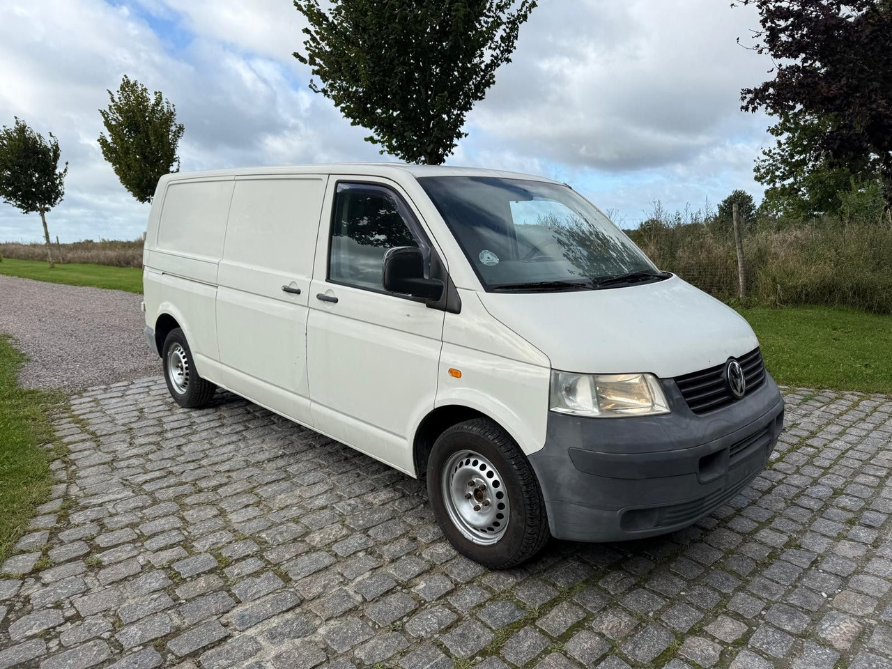 Volkswagen T5 Transporter 2.5 TDI Kasten lang - Små skåpbil: bild 1 Volkswagen T5 Transporter 2.5 TDI Kasten lang - Små skåpbil: bild 1
