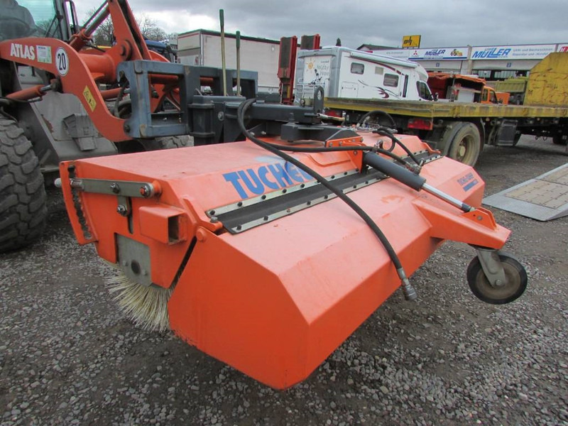 Tuchel Profi 600-230 Kehrbesen / 6.500 EUR - Sopaggregat för Byggmaskiner: bild 2 Tuchel Profi 600-230 Kehrbesen / 6.500 EUR - Sopaggregat för Byggmaskiner: bild 2
