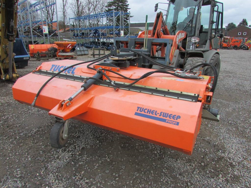 Tuchel Profi 600-230 Kehrbesen / 6.500 EUR - Sopaggregat för Byggmaskiner: bild 1 Tuchel Profi 600-230 Kehrbesen / 6.500 EUR - Sopaggregat för Byggmaskiner: bild 1