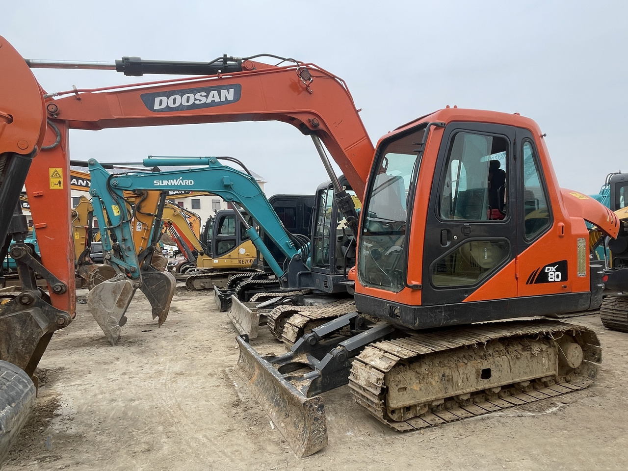 DOOSAN DX80 - Bandgrävare: bild 1 DOOSAN DX80 - Bandgrävare: bild 1