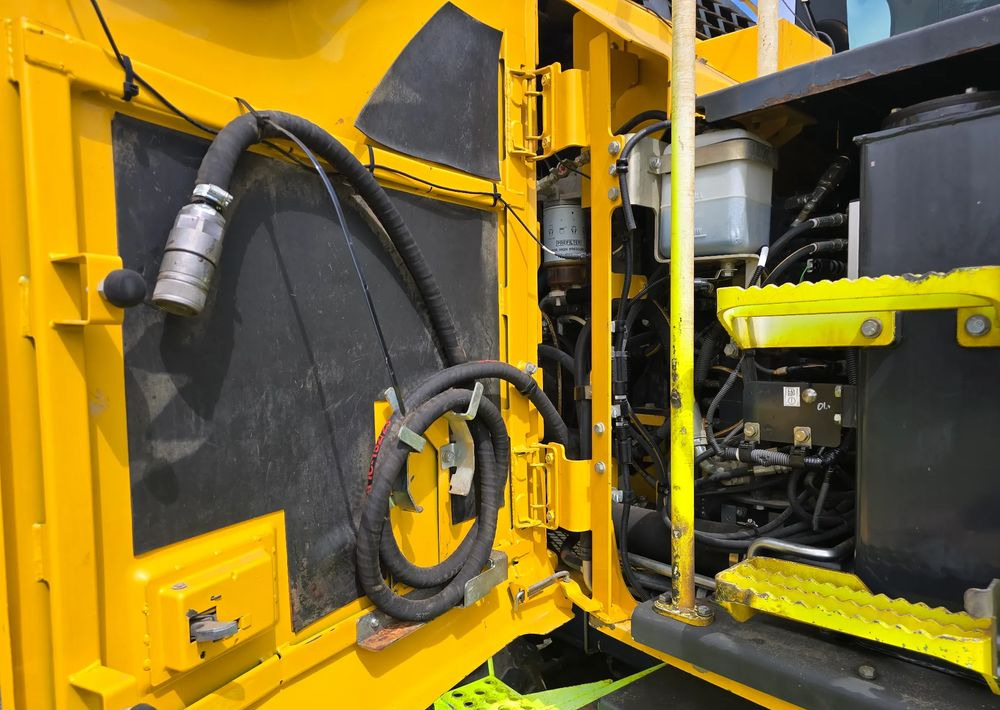 Komatsu - Grävmaskin på däck: bild 5 Komatsu - Grävmaskin på däck: bild 5