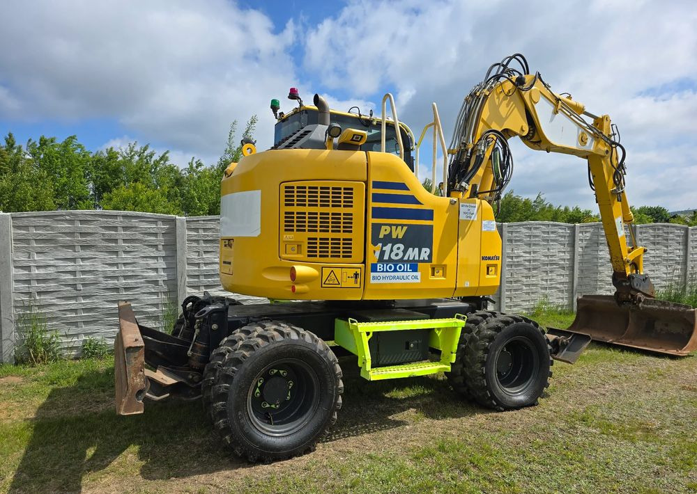 Komatsu - Grävmaskin på däck: bild 4 Komatsu - Grävmaskin på däck: bild 4