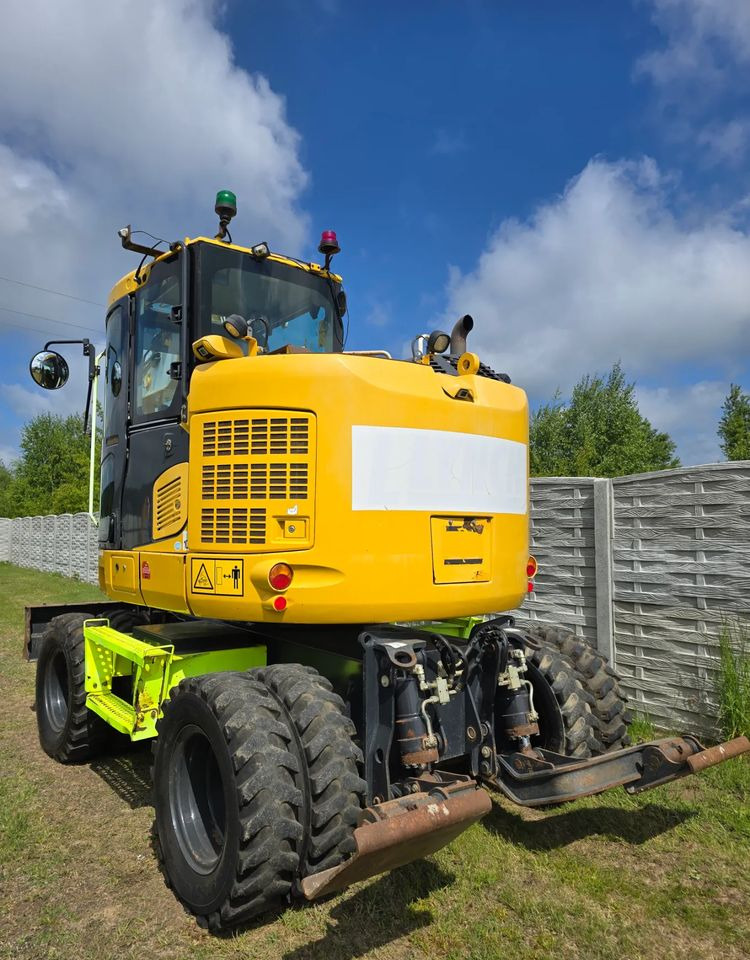 Komatsu - Grävmaskin på däck: bild 3 Komatsu - Grävmaskin på däck: bild 3