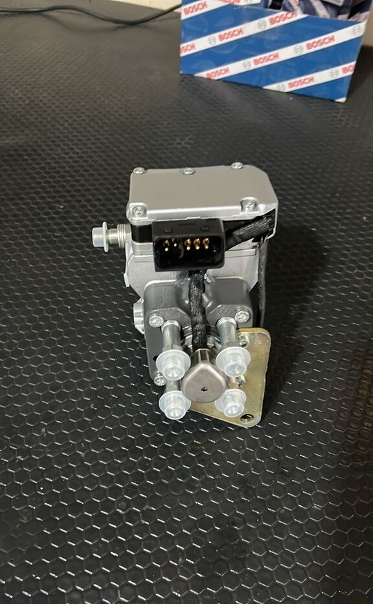 Bosch 2023 0470004015 Bosch Perkins - Bränslepump för Grävmaskin: bild 1 Bosch 2023 0470004015 Bosch Perkins - Bränslepump för Grävmaskin: bild 1