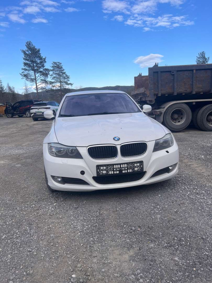 2009 BMW 316i Facelift (se mangellapp) - rep.-objekt - Sedan: bild 4 2009 BMW 316i Facelift (se mangellapp) - rep.-objekt - Sedan: bild 4