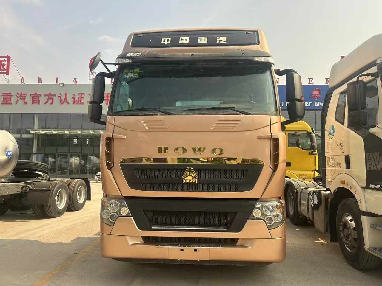 HOWO T7H - Dragbil: bild 2 HOWO T7H - Dragbil: bild 2