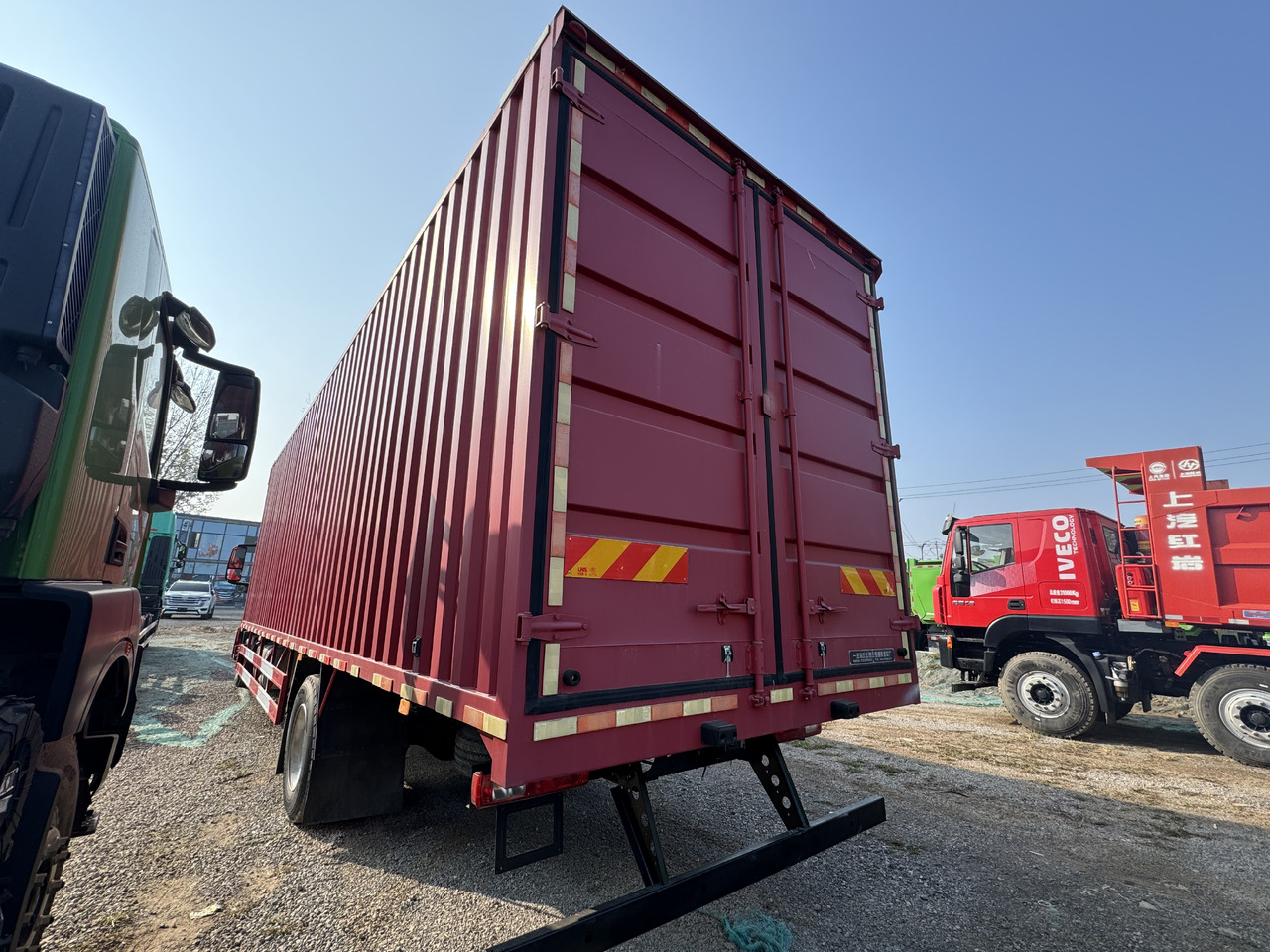 HONGYAN HEAVY TRUCK - Lastbil med skåp: bild 4 HONGYAN HEAVY TRUCK - Lastbil med skåp: bild 4