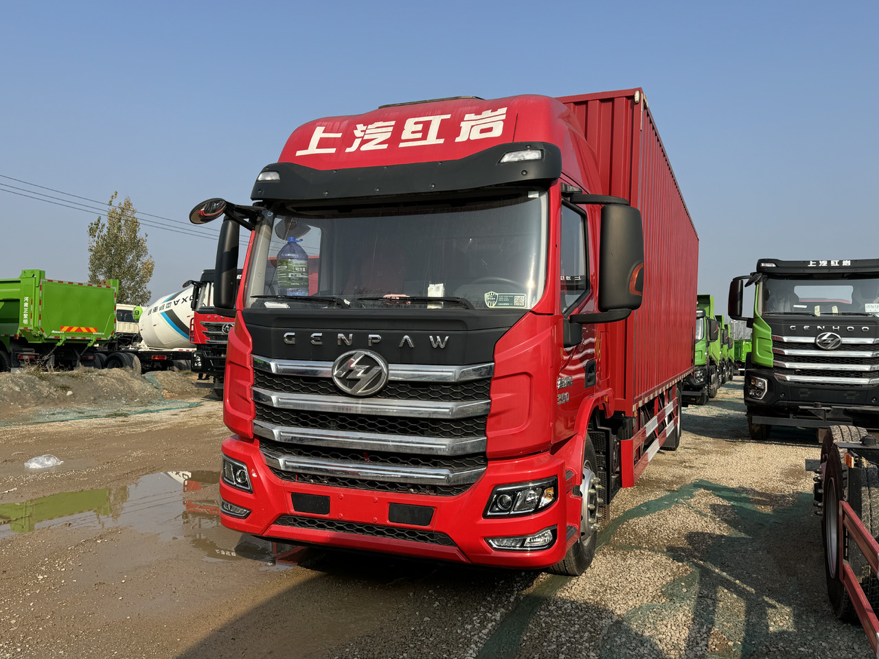 HONGYAN HEAVY TRUCK - Lastbil med skåp: bild 2 HONGYAN HEAVY TRUCK - Lastbil med skåp: bild 2