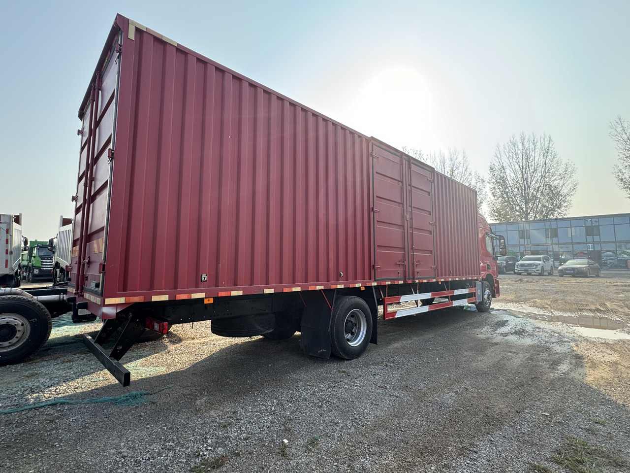 HONGYAN HEAVY TRUCK - Lastbil med skåp: bild 3 HONGYAN HEAVY TRUCK - Lastbil med skåp: bild 3