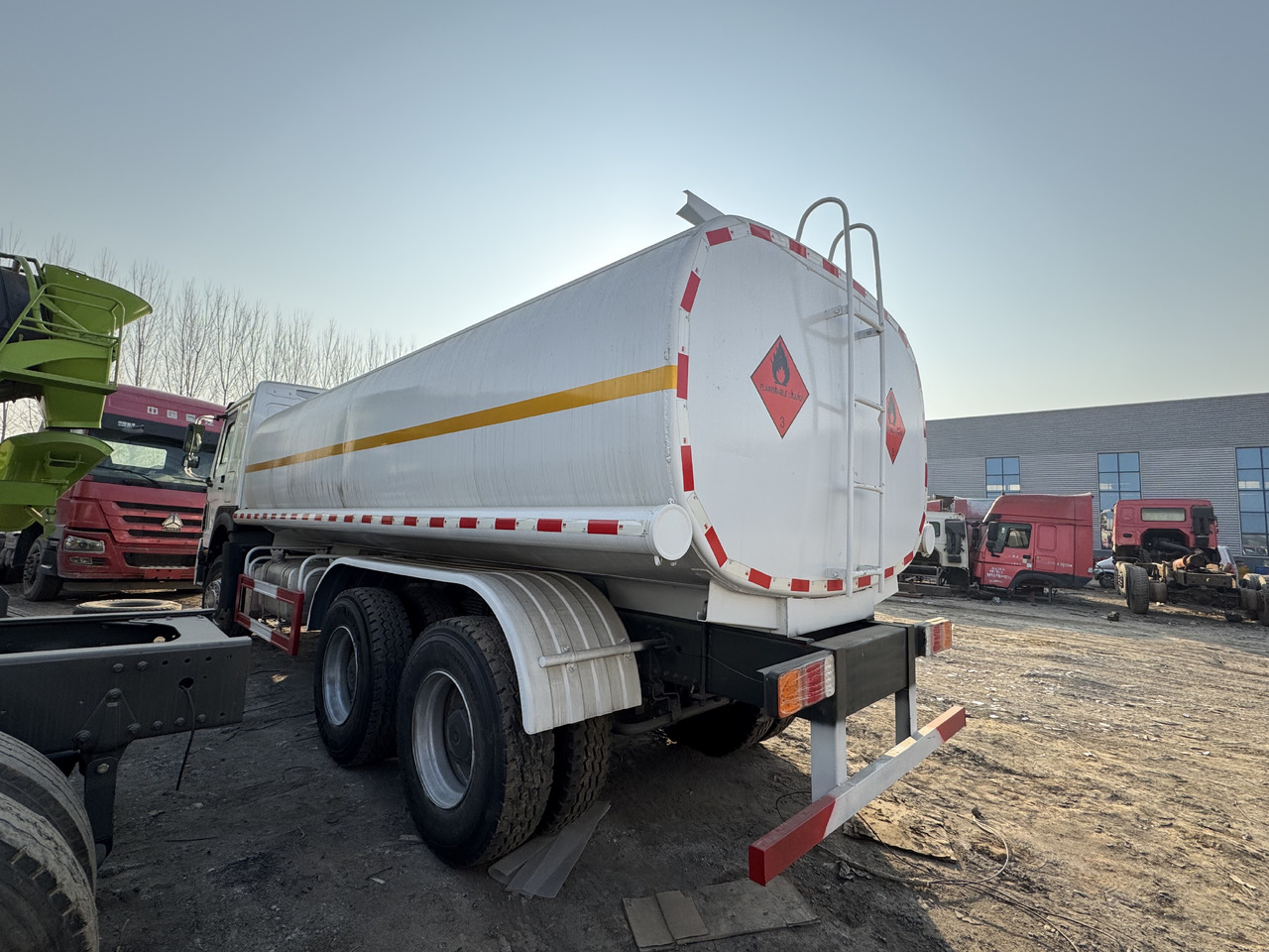 HOWO - Tankbil: bild 2 HOWO - Tankbil: bild 2