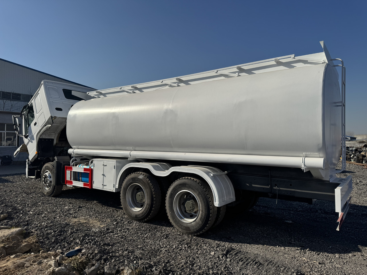 HOWO - Tankbil: bild 2 HOWO - Tankbil: bild 2