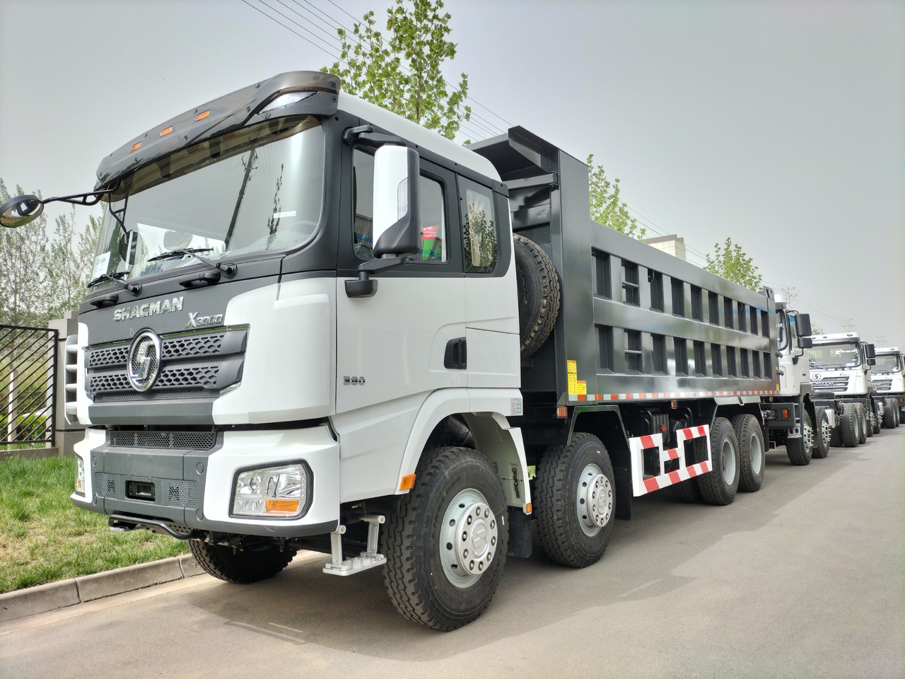 SHACMAN X3000 - Tippbil lastbil: bild 2 SHACMAN X3000 - Tippbil lastbil: bild 2