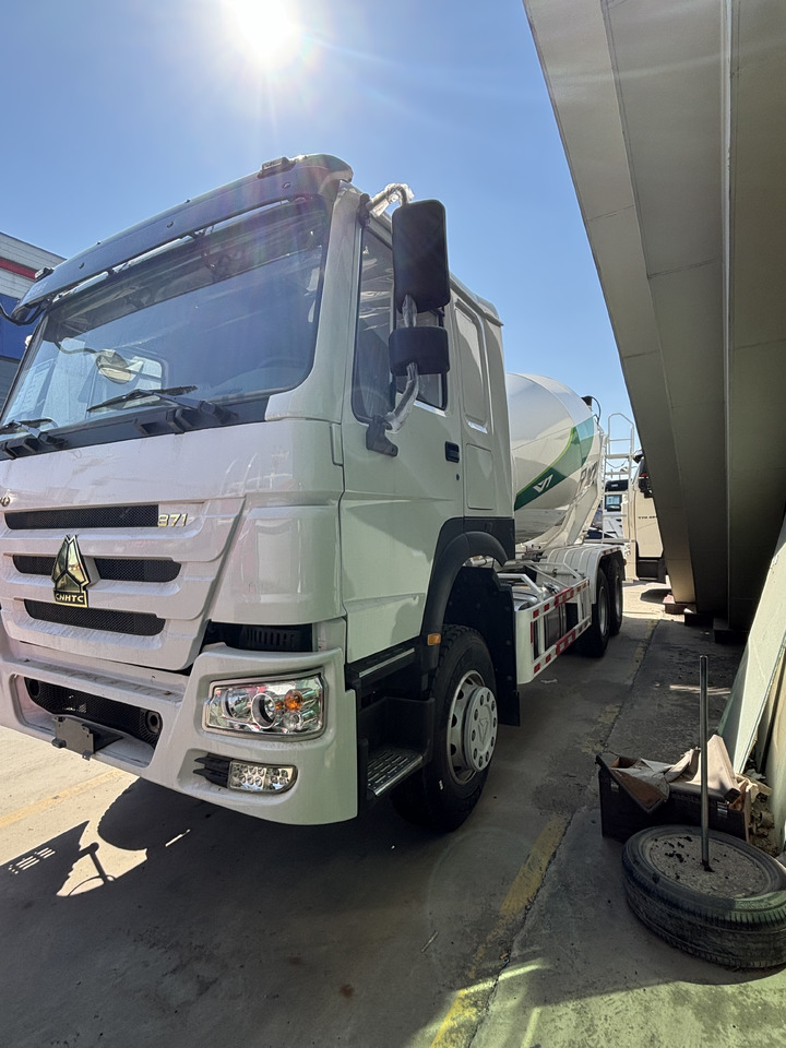 SINOTRUCK HOWO - Betongbil: bild 1 SINOTRUCK HOWO - Betongbil: bild 1