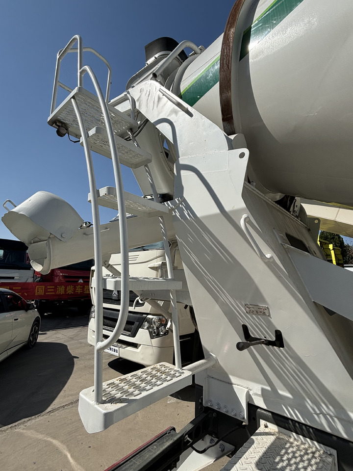 SINOTRUCK HOWO - Betongbil: bild 4 SINOTRUCK HOWO - Betongbil: bild 4