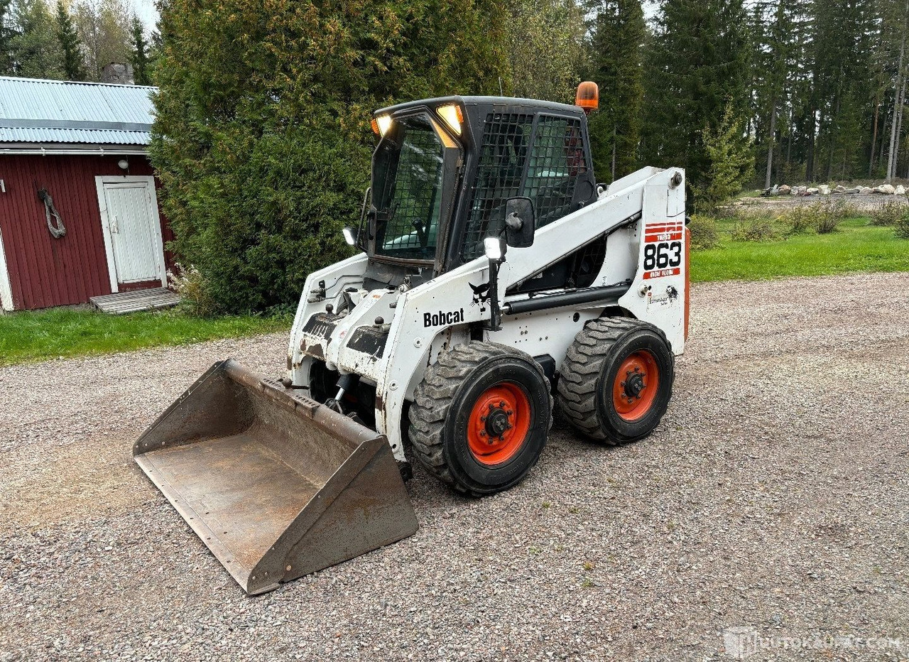 Bobcat 863, 2001, 2.7 l, 5120h, Askola - Kompaktlastare/ Slirstyrda lastare: bild 1 Bobcat 863, 2001, 2.7 l, 5120h, Askola - Kompaktlastare/ Slirstyrda lastare: bild 1