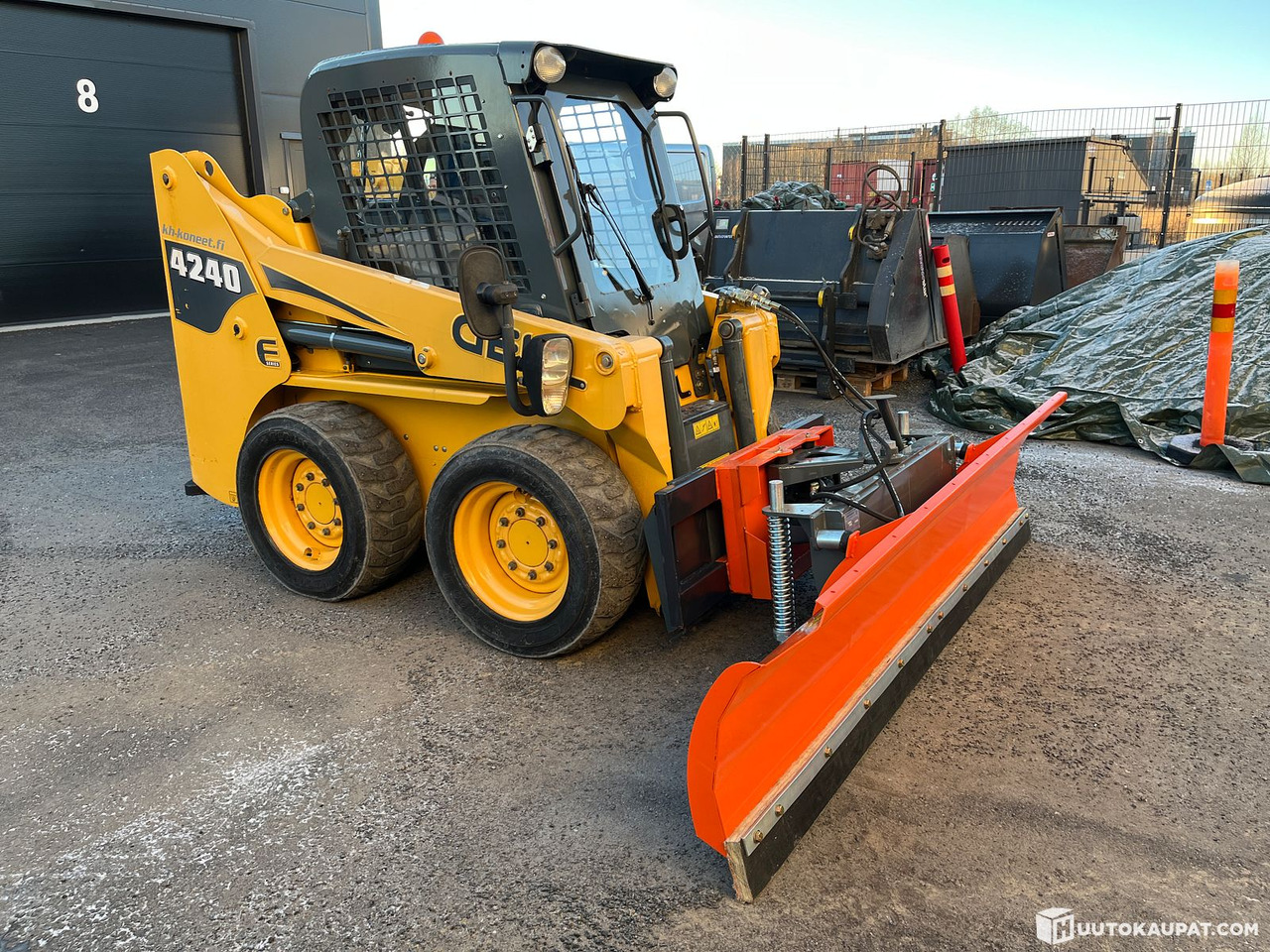 Gehl 4240, year 2012, only 954 h + 3 attachments, Tampere - Kompaktlastare/ Slirstyrda lastare: bild 1 Gehl 4240, year 2012, only 954 h + 3 attachments, Tampere - Kompaktlastare/ Slirstyrda lastare: bild 1