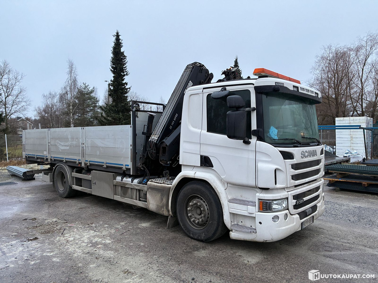 Scania P320, 2016 truck + Hiab crane, Tampere - Flakbil, Kranbil: bild 1 Scania P320, 2016 truck + Hiab crane, Tampere - Flakbil, Kranbil: bild 1