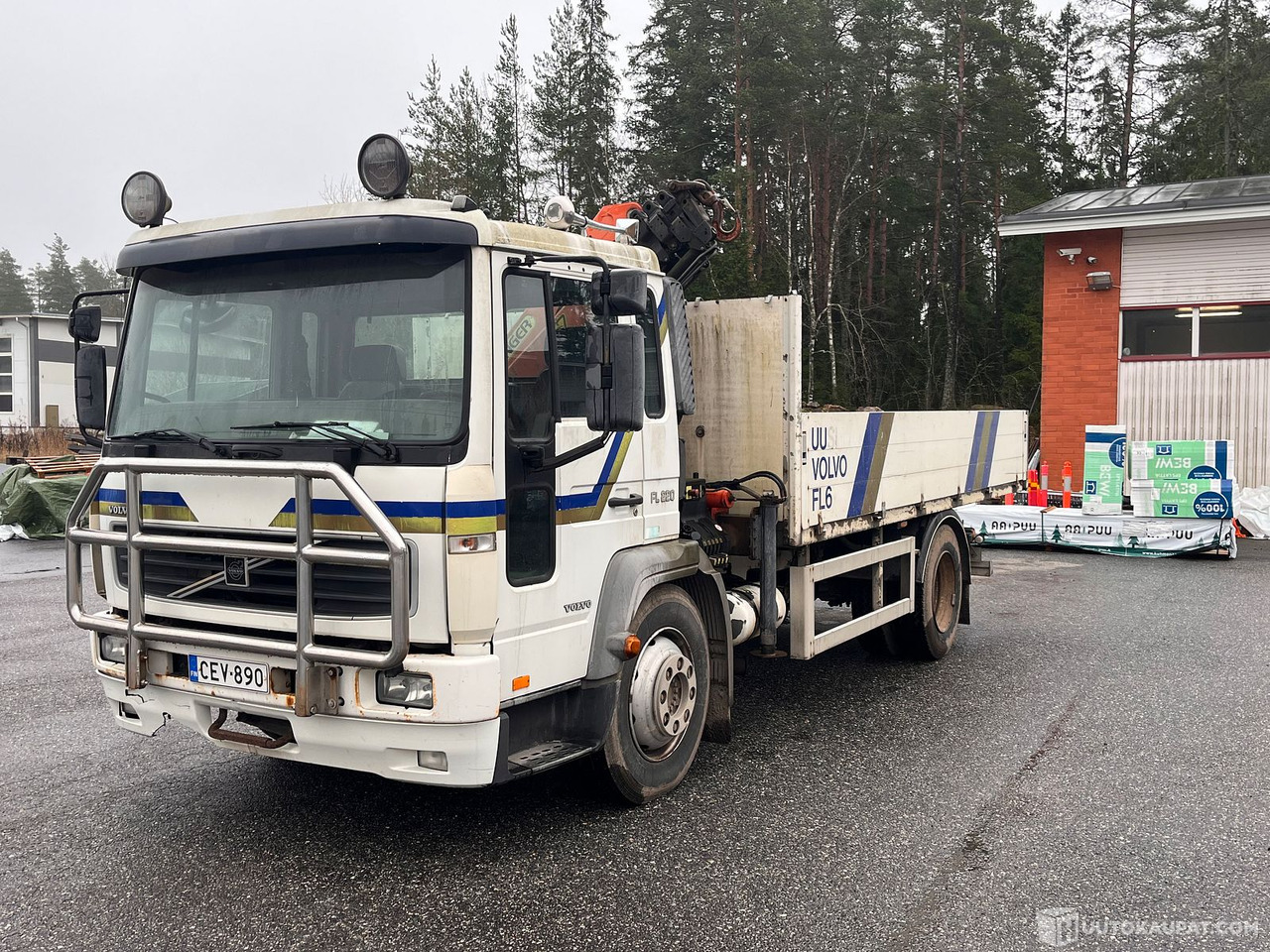 Volvo FL612-FL6H-42R/400, kuorma-auto nosturilla, 2001, Rusko - Flakbil, Kranbil: bild 1 Volvo FL612-FL6H-42R/400, kuorma-auto nosturilla, 2001, Rusko - Flakbil, Kranbil: bild 1