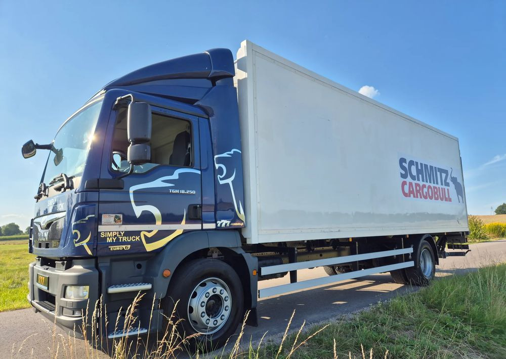 MAN TGM 18.250 Carrier 1950 D/E z Holandii / TOP STAN / 7.5m / 18 palet / winda + drzwi boczne / OKAZJA - Kylbil lastbil: bild 3 MAN TGM 18.250 Carrier 1950 D/E z Holandii / TOP STAN / 7.5m / 18 palet / winda + drzwi boczne / OKAZJA - Kylbil lastbil: bild 3