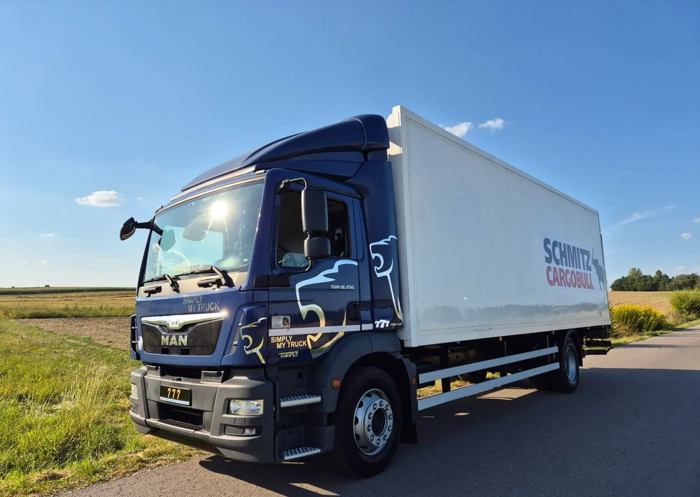 MAN TGM 18.250 Carrier 1950 D/E z Holandii / TOP STAN / 7.5m / 18 palet / winda + drzwi boczne / OKAZJA - Kylbil lastbil: bild 1 MAN TGM 18.250 Carrier 1950 D/E z Holandii / TOP STAN / 7.5m / 18 palet / winda + drzwi boczne / OKAZJA - Kylbil lastbil: bild 1