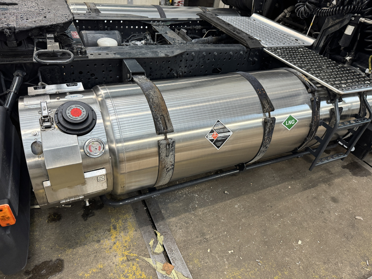 IVECO STRALIS HI-WAY S-WAY - Bränsletank: bild 1 IVECO STRALIS HI-WAY S-WAY - Bränsletank: bild 1