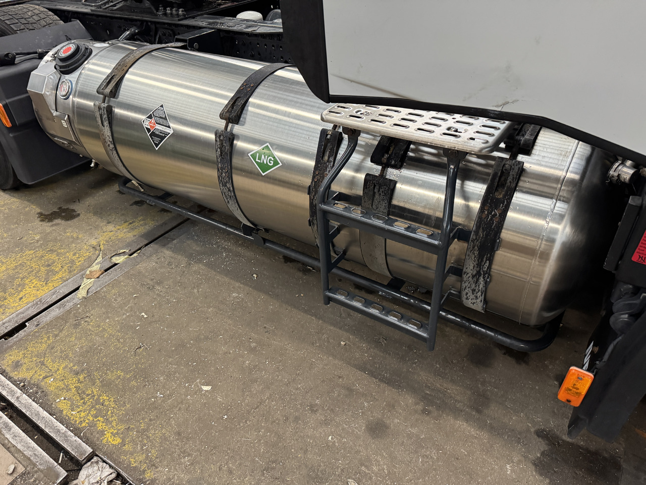 IVECO STRALIS HI-WAY S-WAY - Bränsletank: bild 2 IVECO STRALIS HI-WAY S-WAY - Bränsletank: bild 2